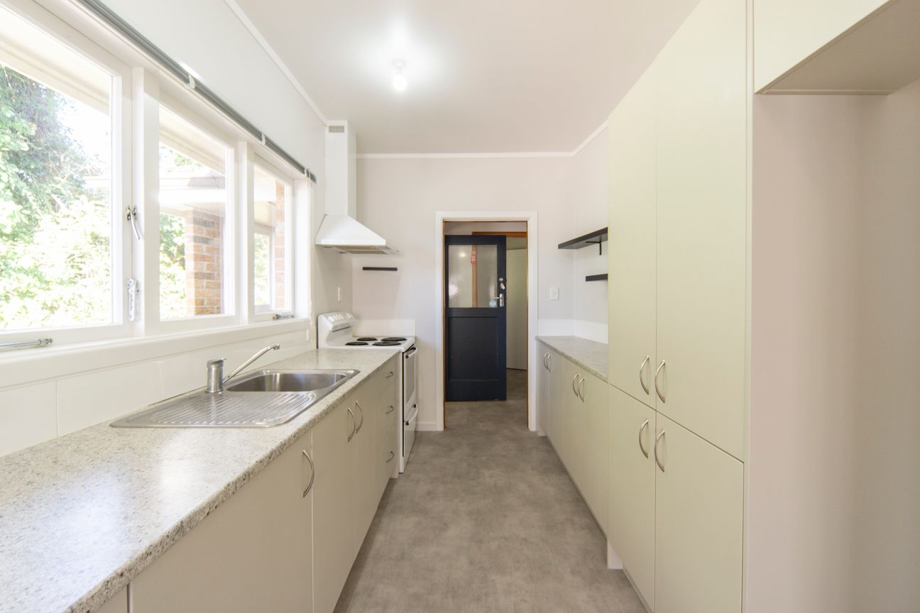 Beautiful Family Home in Prime Chartwell Location - Widok 6