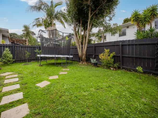 2/5 Witheford Drive, Bayview