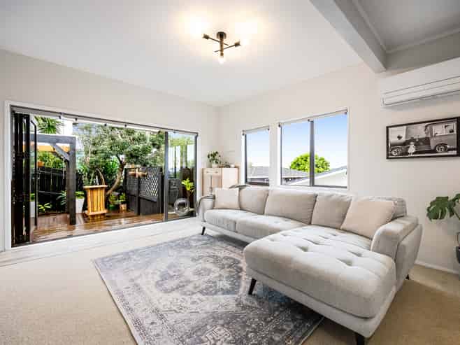 2/5 Witheford Drive, Bayview