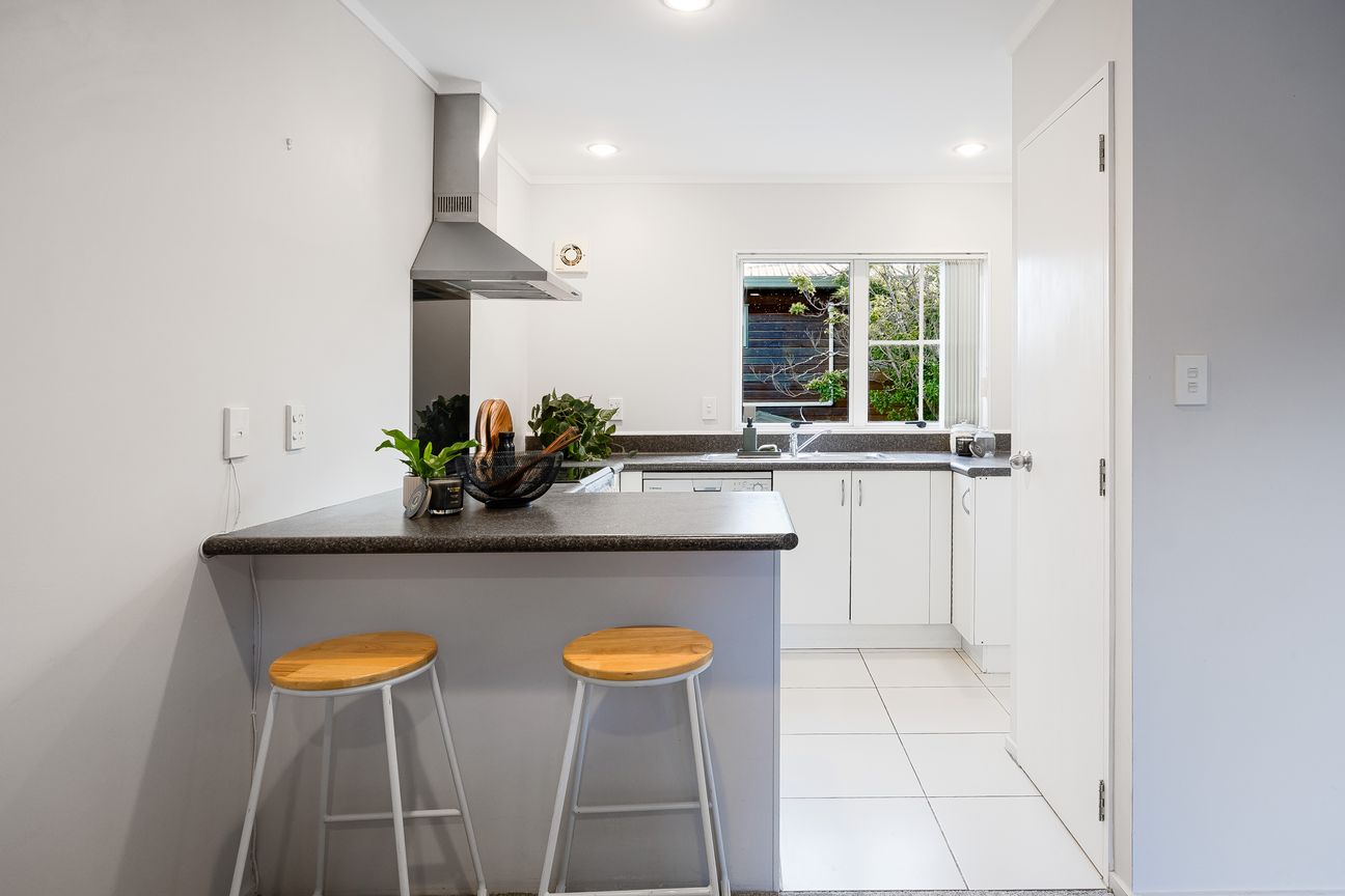 House in Kaipātiki, Verrans Corner, Birkenhead - More