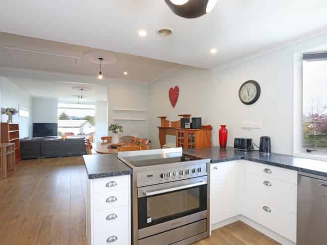 25 Dahlstrom Grove, Kelvin Grove