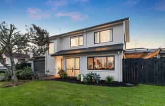 12 Coventry Way, Long Bay