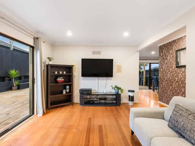 12 Coventry Way, Long Bay