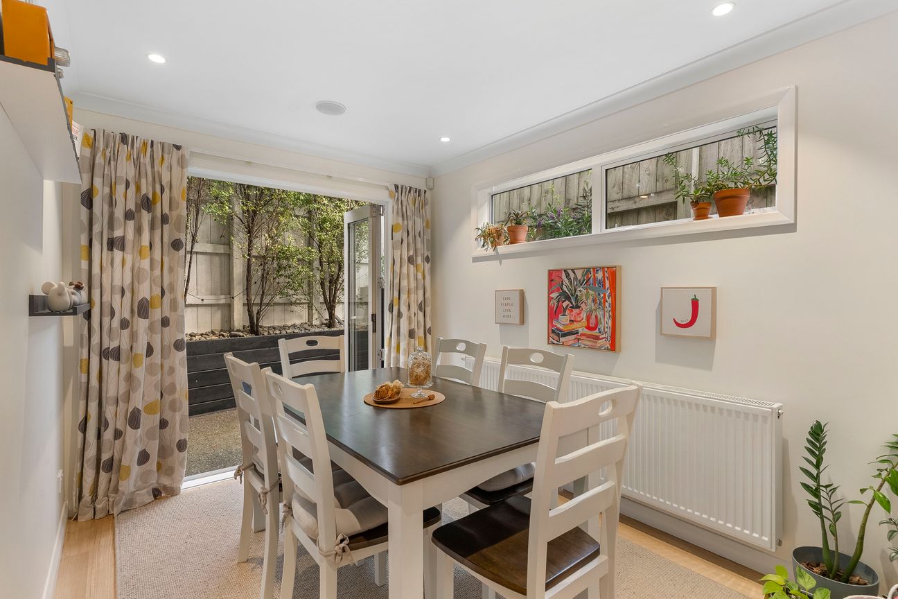 Stylish, Modern Easy Care Living - Meer