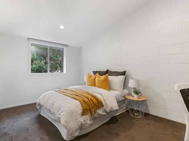 20/125 Queens Drive, Lyall Bay