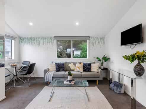 20/125 Queens Drive, Lyall Bay