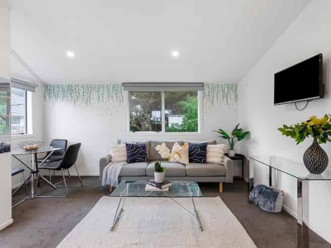 20/125 Queens Drive, Lyall Bay