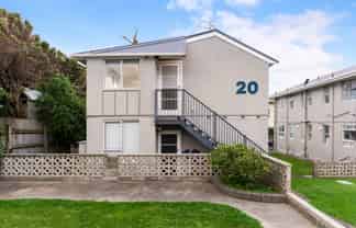 20/125 Queens Drive, Lyall Bay