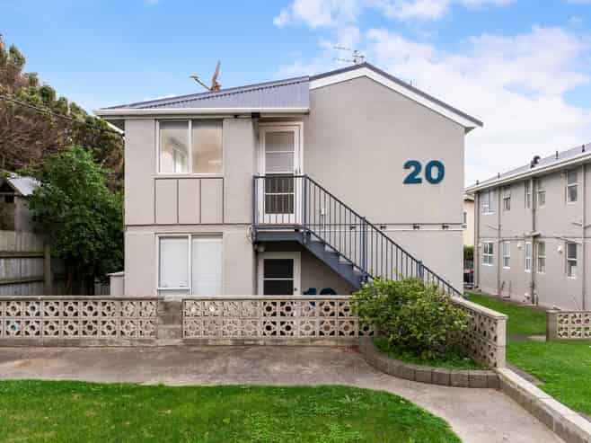 20/125 Queens Drive, Lyall Bay