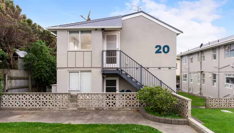 20/125 Queens Drive, Lyall Bay