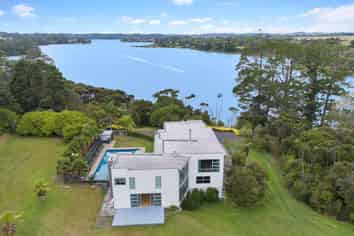 77 James Paige Lane, Riverhead