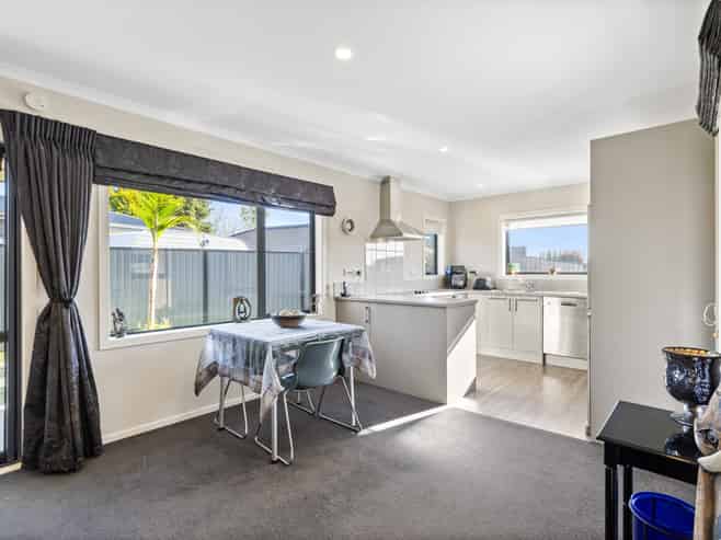 15 Peter Way Place, Glenview