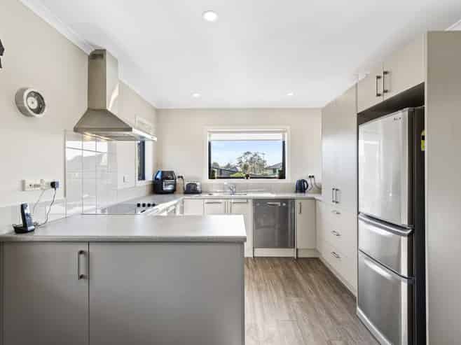 15 Peter Way Place, Glenview