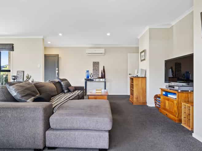15 Peter Way Place, Glenview