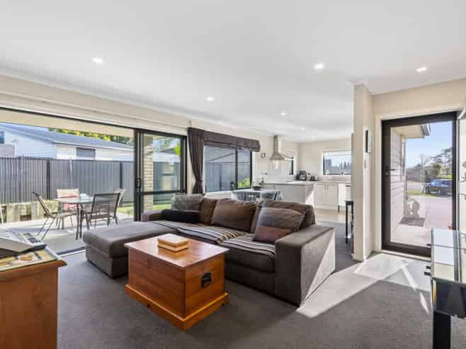 15 Peter Way Place, Glenview