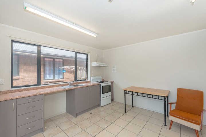 Sunny Upstairs Studio with Private Balcony - Vista 4