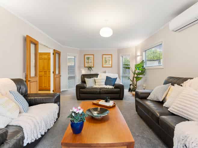 9B Otakau Road, Milford