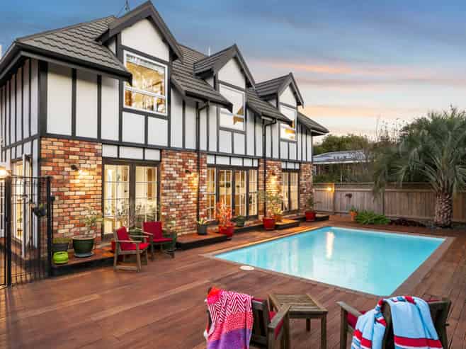 9B Otakau Road, Milford