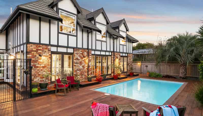 9B Otakau Road, Milford