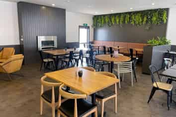 Robert Harris Tokoroa, Established Franchise Café