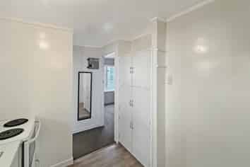 7A Savage Crescent , West End