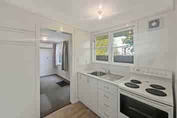 7A Savage Crescent , West End