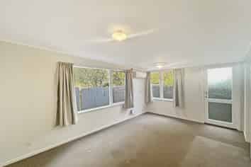 7A Savage Crescent , West End