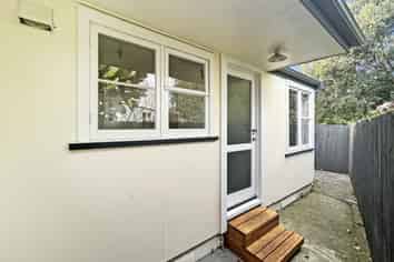 7A Savage Crescent , West End