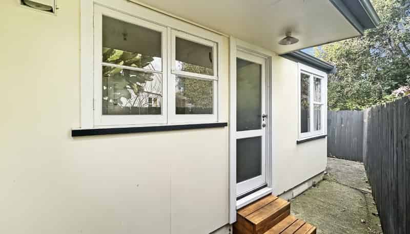 7A Savage Crescent , West End