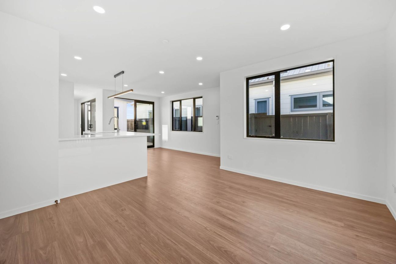 Brand-New Modern Living in the Heart of Karaka - Mehr