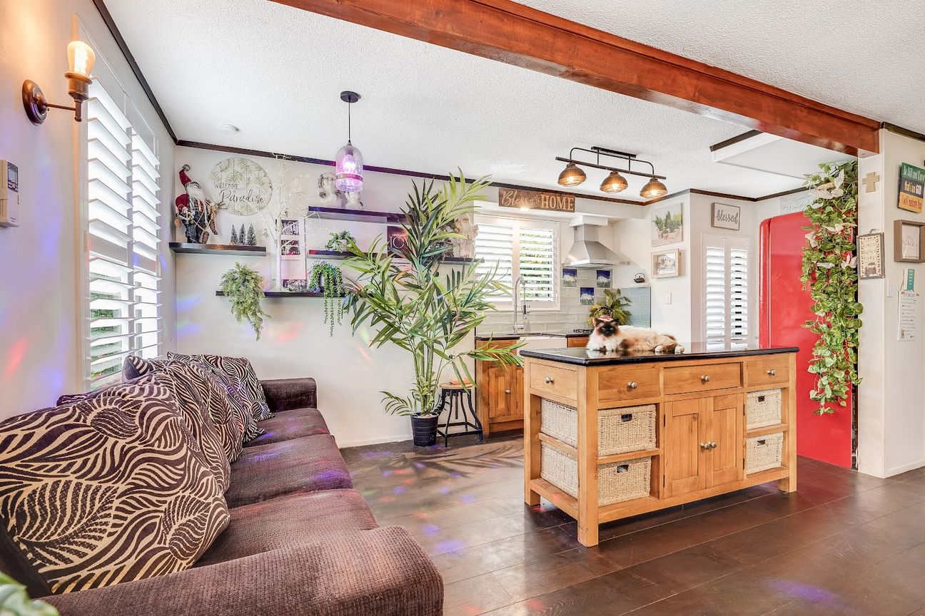 Renovated in a Quiet Street - Mehr