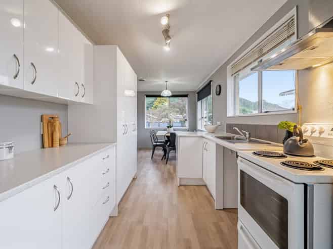 77 Pasadena Crescent, Totara Park