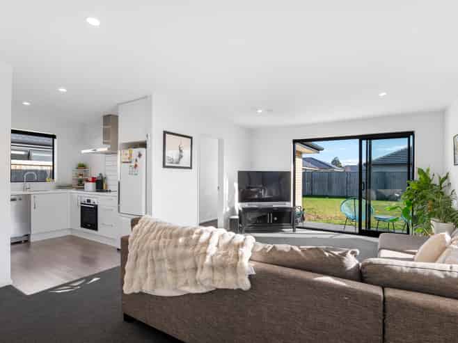 38 Tara Crescent, Woodend