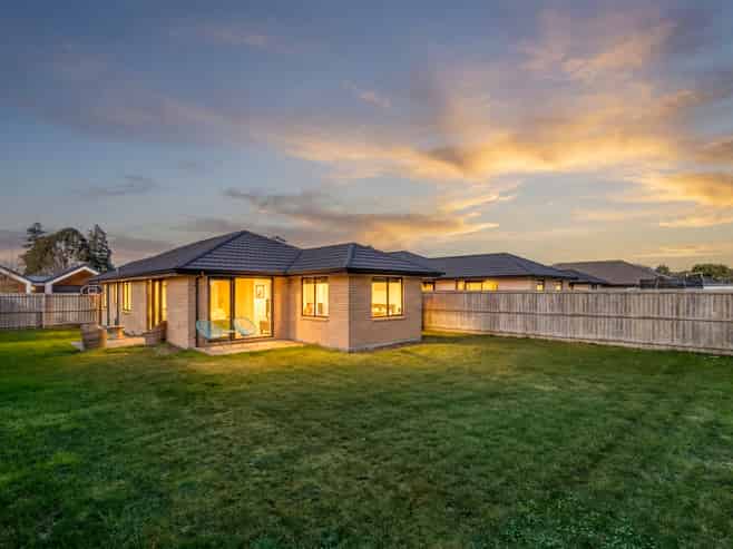 38 Tara Crescent, Woodend