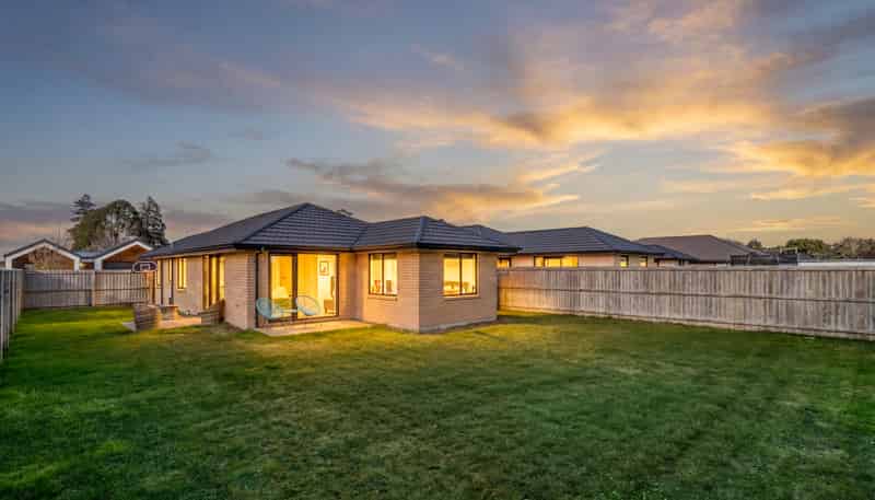 38 Tara Crescent, Woodend