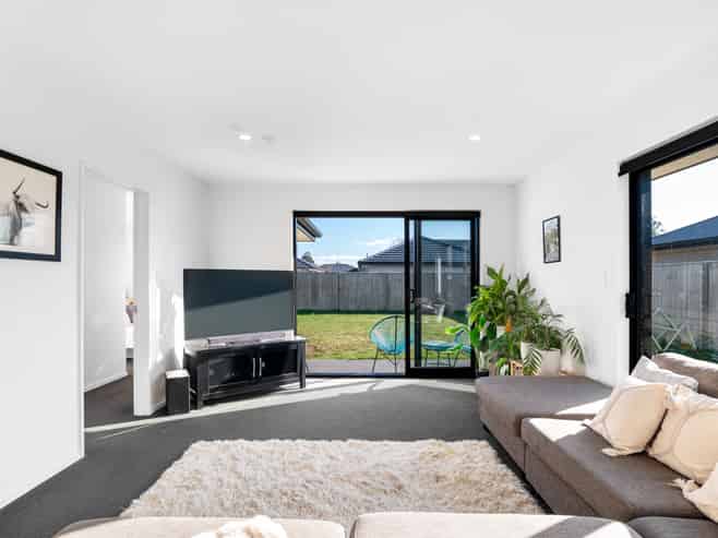 38 Tara Crescent, Woodend