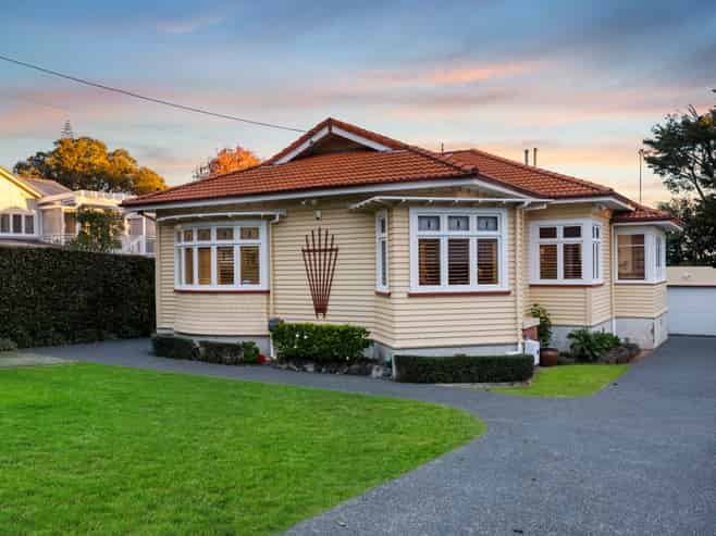 5 Douglas Avenue, Mount Albert