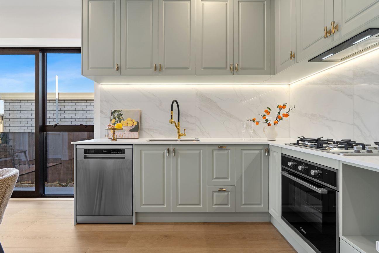 European Kitchen Home with Natural Skylight - Widok 5