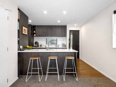 1/329 Lincoln Road, Addington