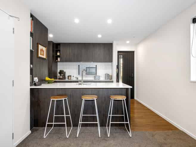 1/329 Lincoln Road, Addington
