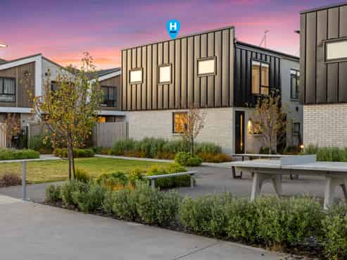 1/329 Lincoln Road, Addington