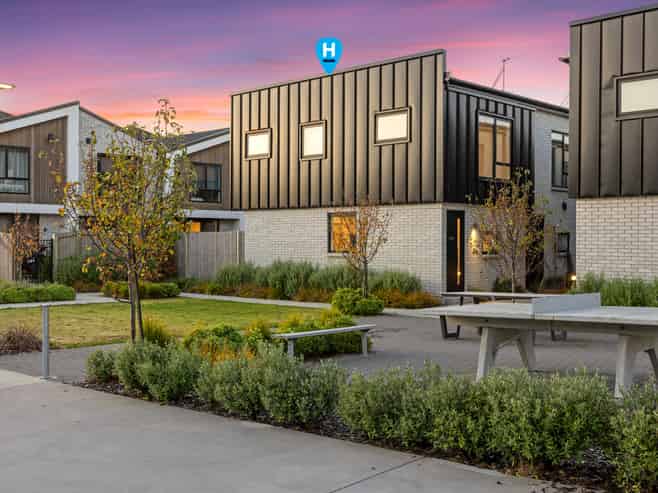 1/329 Lincoln Road, Addington