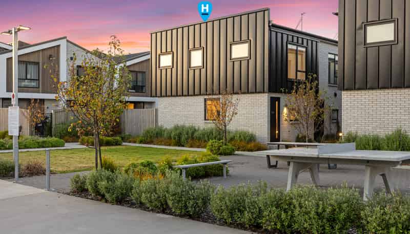 1/329 Lincoln Road, Addington