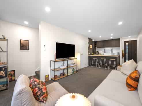 1/329 Lincoln Road, Addington