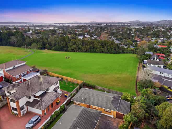 2/5 Milwaukee Place, Glendene