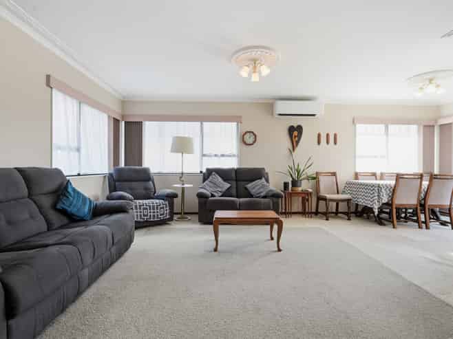 2/5 Milwaukee Place, Glendene