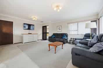2/5 Milwaukee Place, Glendene
