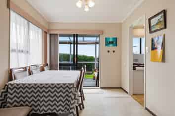 2/5 Milwaukee Place, Glendene