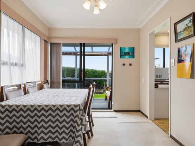 2/5 Milwaukee Place, Glendene