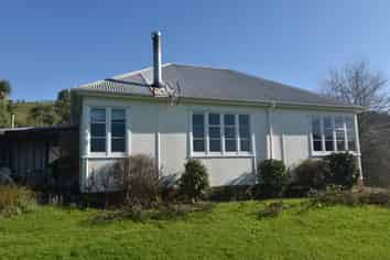 323 Quine Road, Tahuna